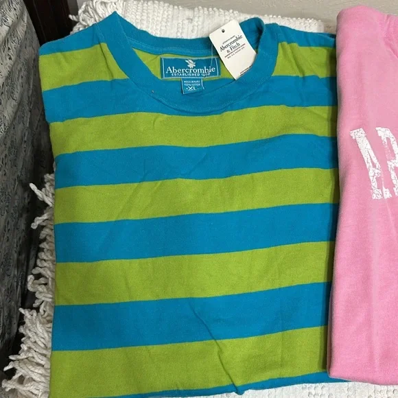 🦌 2 (two) men’s Abercrombie & Fitch tees XL brand new old stock - Picture 2 of 3